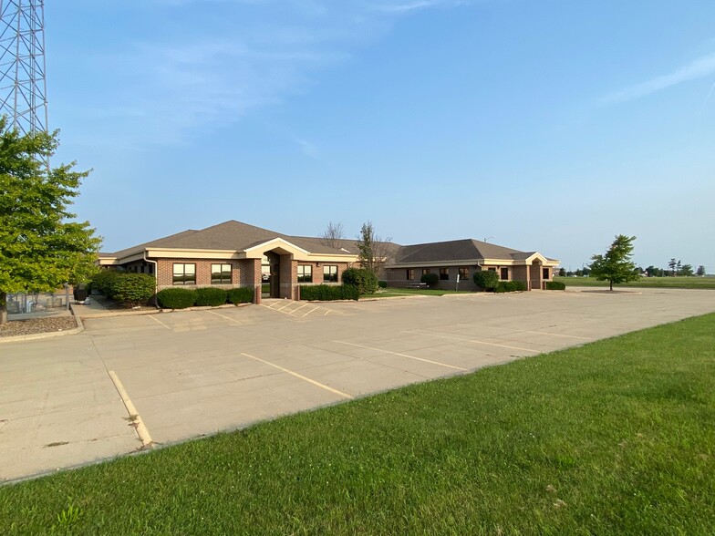 501 S Towanda-Barnes Rd, Bloomington, IL à louer - Photo de l’immeuble – Image 2 sur 9