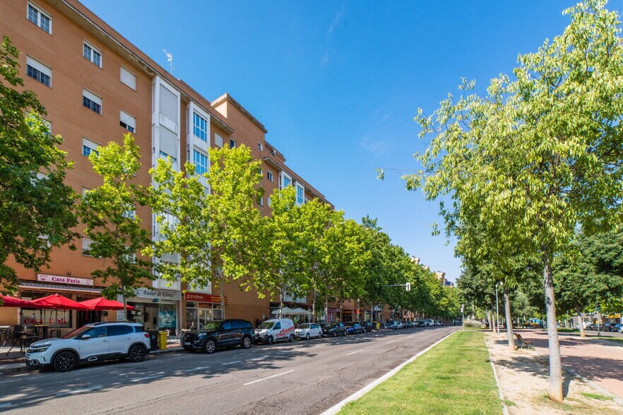 Immeuble residentiel dans Madrid, Madrid à vendre - Photo de l’immeuble – Image 2 sur 3