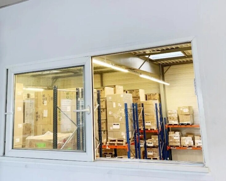 Local d’activités dans La Courneuve à louer - Photo intérieure – Image 3 sur 5