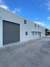 1705-1707 W 32nd Pl, Hialeah, FL à louer Photo de l’immeuble– Image 2 sur 8