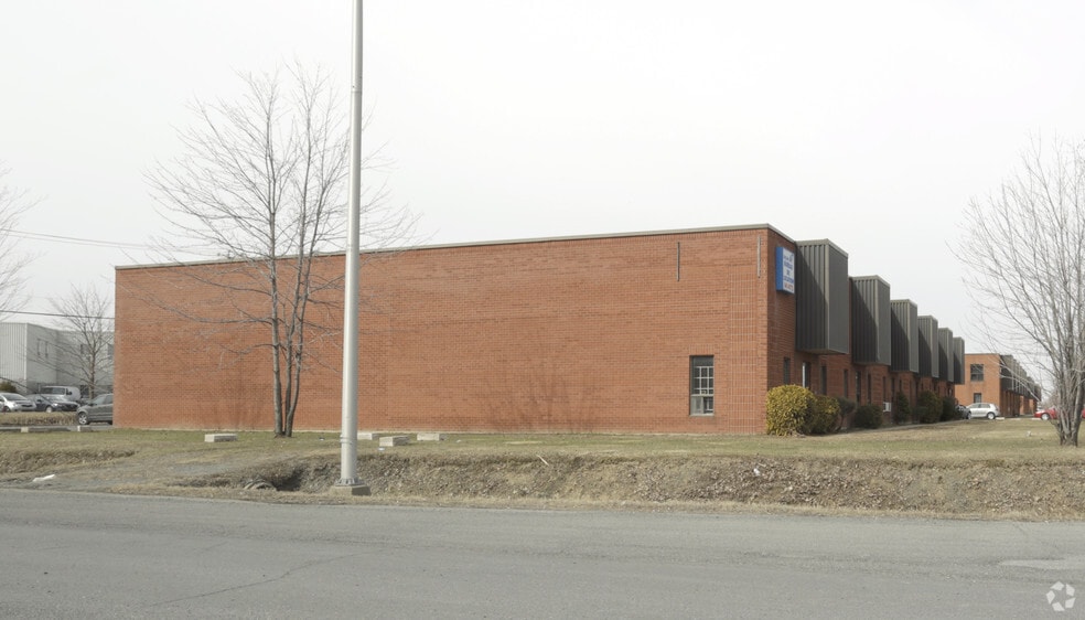1400 Rue de Coulomb, Boucherville, QC à louer - Photo principale – Image 1 sur 2