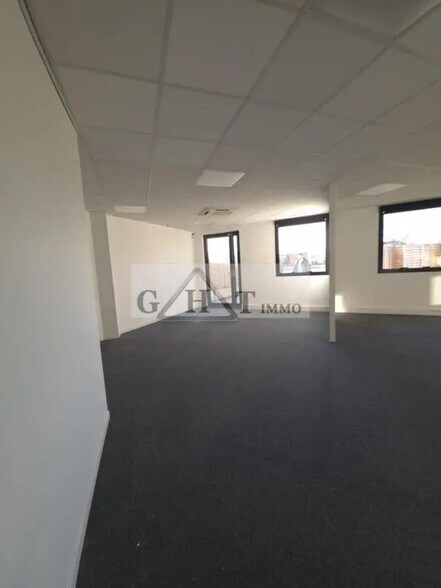 Bureau dans Massy à louer - Photo de l’immeuble – Image 2 sur 6