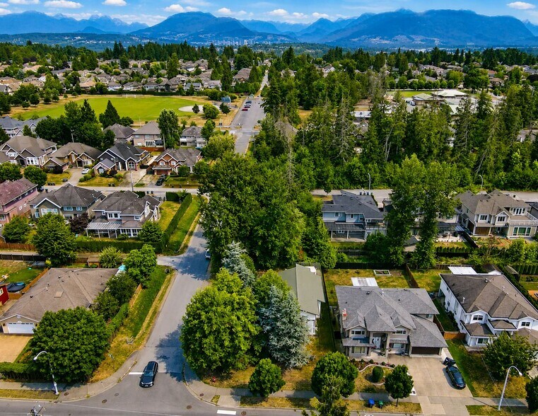 15909 108 Av, Surrey, BC à vendre - Photo de l’immeuble – Image 3 sur 4