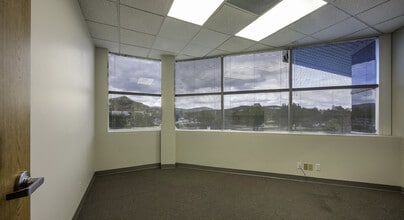 40 W Cochran St, Simi Valley, CA à louer Photo intérieure– Image 2 sur 5