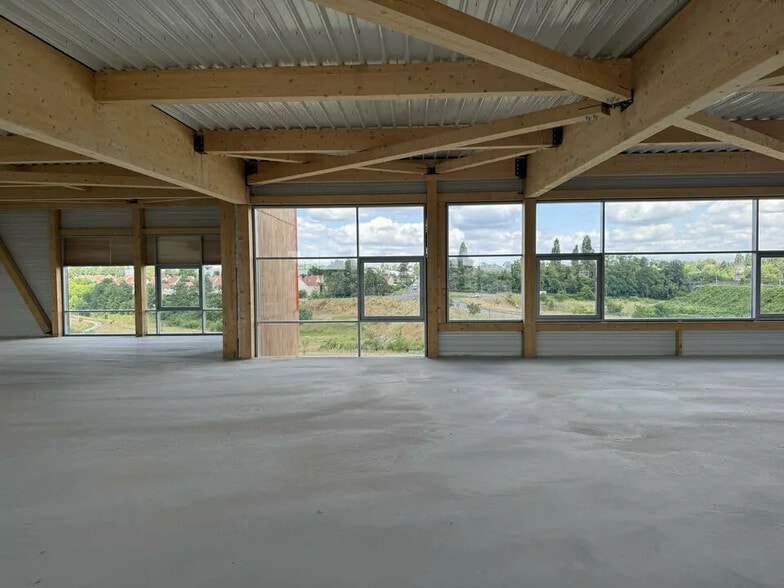 2 Avenue Du Noyer À La Malice, Louvres à louer - Photo de l’immeuble – Image 2 sur 11