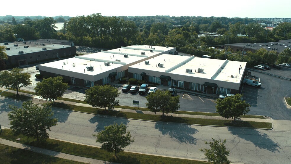 2095 Stonington Ave, Hoffman Estates, IL à louer - Photo de l’immeuble – Image 1 sur 3