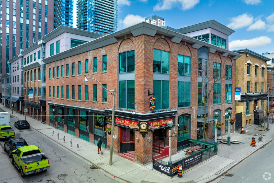 14 Duncan St, Toronto, ON à louer - Photo de l’immeuble – Image 1 sur 5