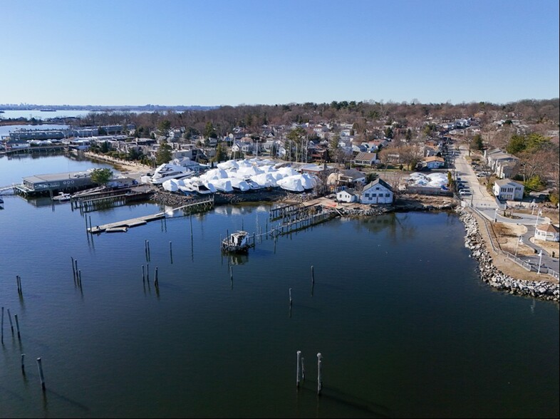 1 Orchard Beach Blvd, Port Washington, NY à vendre - Photo de l’immeuble – Image 3 sur 7