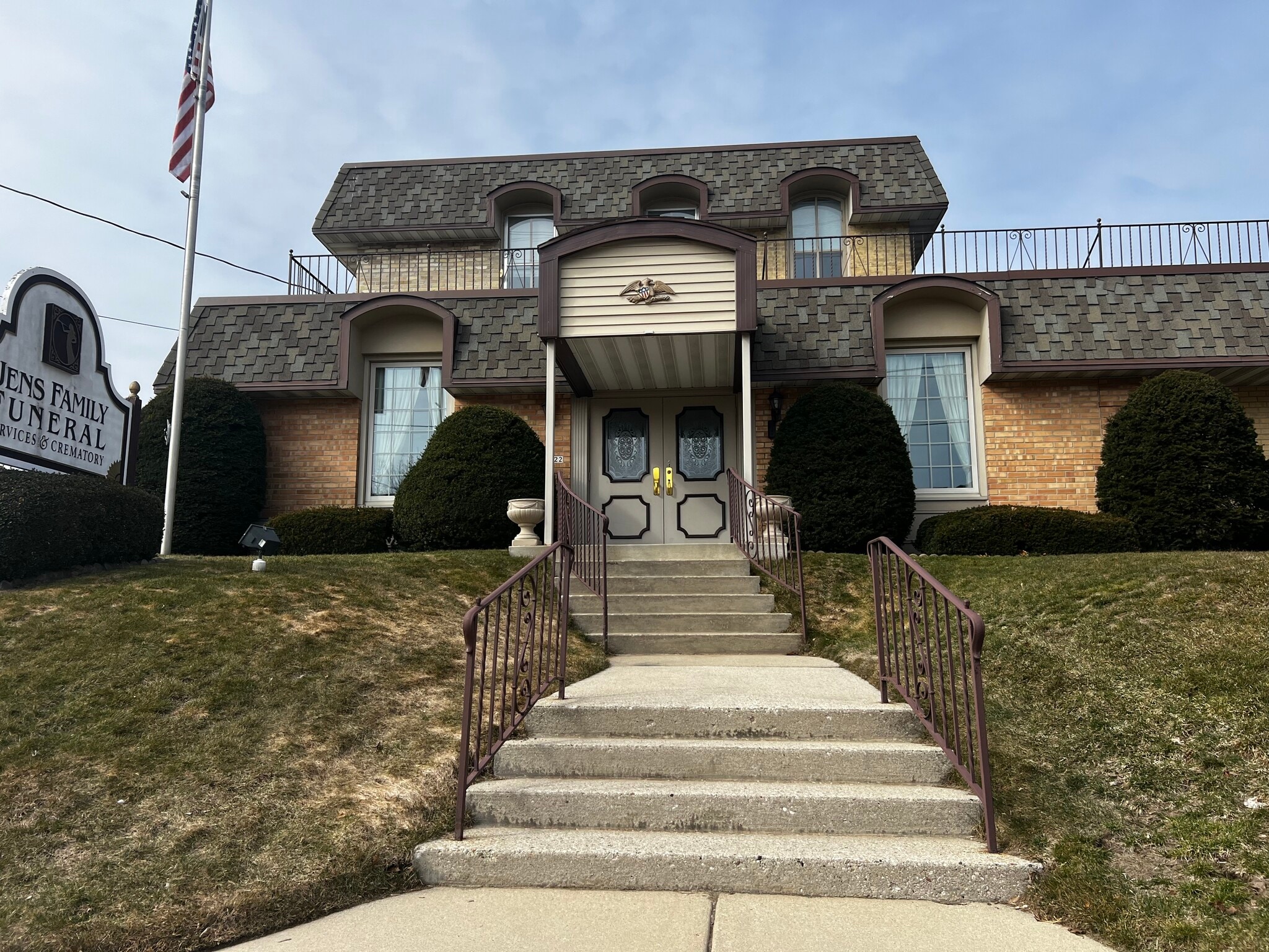 1122 S 8th St, Manitowoc, WI à vendre Photo principale– Image 1 sur 5