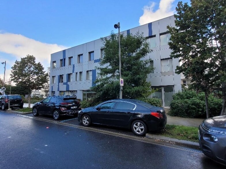 11 Boulevard Archimède, Champs-sur-Marne à louer - Photo de l’immeuble – Image 2 sur 4