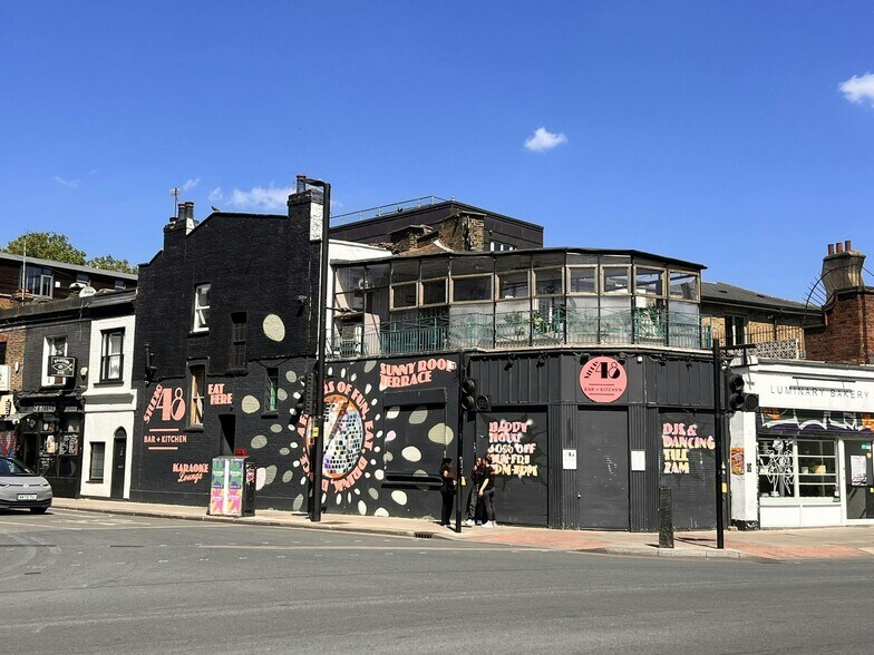 48 Chalk Farm Rd, Londres à louer - Photo de l’immeuble – Image 1 sur 9