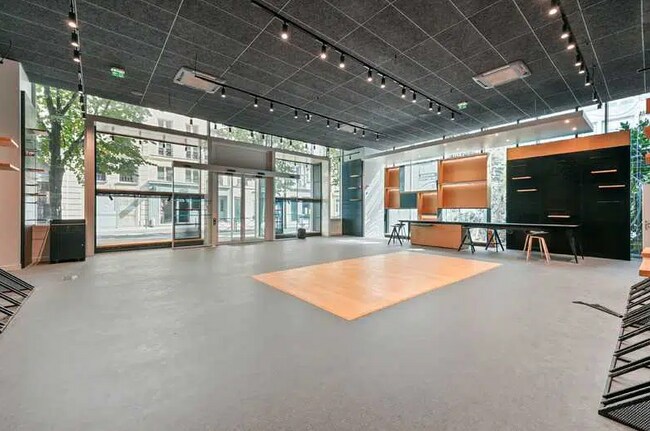 Plus de détails pour Bureau/Local commercial à louer