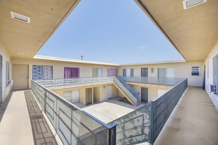 1615 Lomita Blvd, Harbor City, CA à vendre - Photo de l’immeuble – Image 2 sur 10