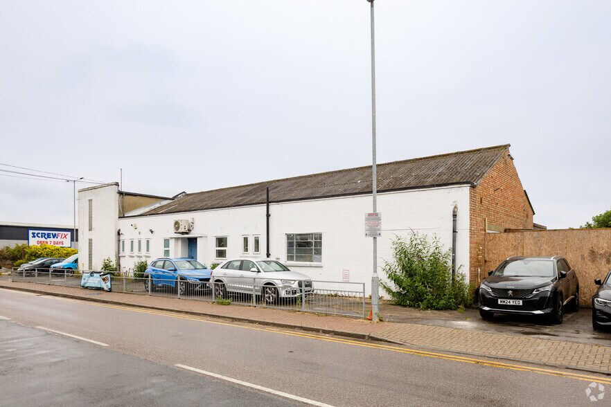86-88 Hampton Rd W, Feltham à vendre - Photo de l’immeuble – Image 2 sur 2