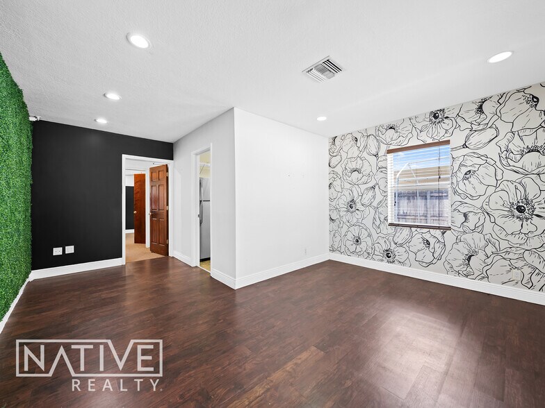 642 NE 3rd Ave, Fort Lauderdale, FL à louer - Photo de l’immeuble – Image 3 sur 17