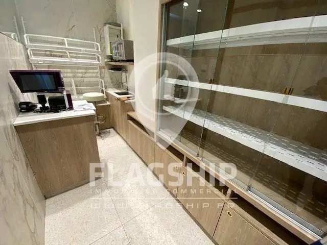 Local commercial dans Paris à louer - Photo de l’immeuble – Image 3 sur 4