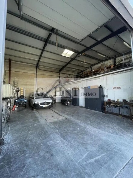 Industriel/Logistique dans Argenteuil à vendre - Photo de l’immeuble – Image 2 sur 3