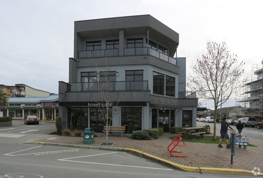 2400 Bevan Ave, Sidney, BC à vendre - Photo de l’immeuble – Image 3 sur 3