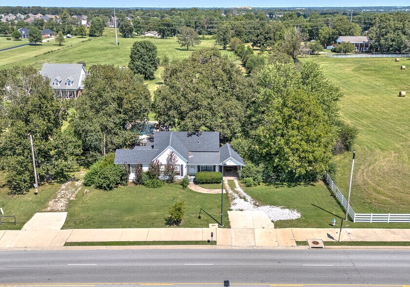 5516 Elm Springs Rd, Springdale, AR à vendre - Photo de l’immeuble – Image 2 sur 7