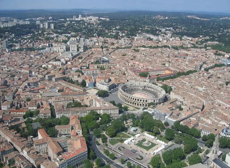 Local commercial dans Nîmes à vendre - Photo de l’immeuble – Image 2 sur 4