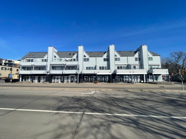 4000-4016 Shoreline Dr, Spring Park, Spring Park, MN à louer - Photo de l’immeuble – Image 1 sur 12