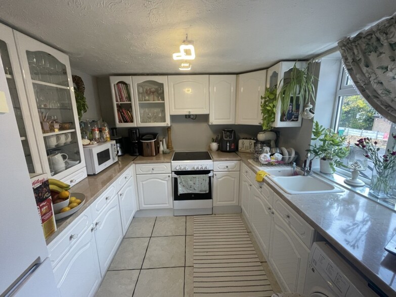 61 Cove Rd, Farnborough à louer - Photo intérieure – Image 3 sur 5