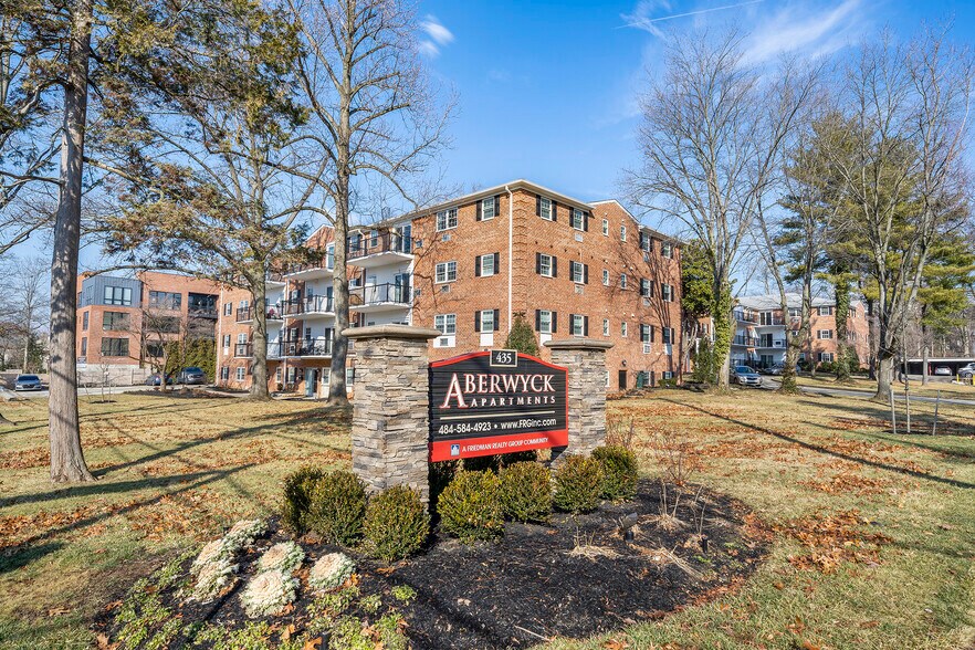 435 E Lancaster Ave, Wayne, PA à louer - Photo de l’immeuble – Image 3 sur 15