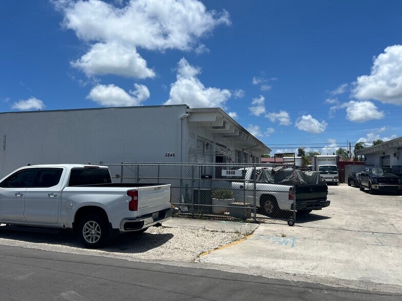 5840-5846 Funston St, Hollywood, FL à louer - Photo de l’immeuble – Image 2 sur 15