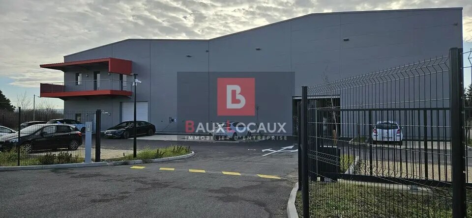 Local d’activités dans Entraigues-sur-la-Sorgue à louer - Photo de l’immeuble – Image 3 sur 6