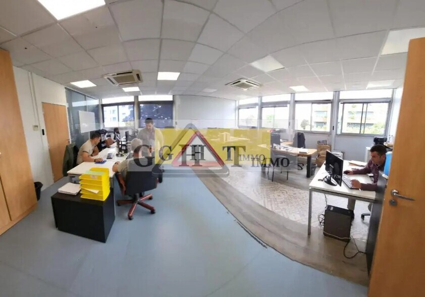 Bureau dans Créteil à louer - Photo de l’immeuble – Image 3 sur 10
