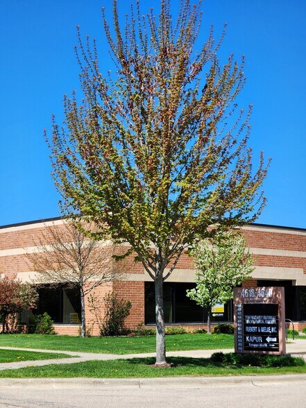 4618-4666 S Biltmore Ln, Madison, WI à louer - Photo de l’immeuble – Image 1 sur 19