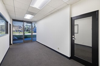 5800-5860 Hannum Ave, Los Angeles, CA à louer Photo intérieure– Image 2 sur 27