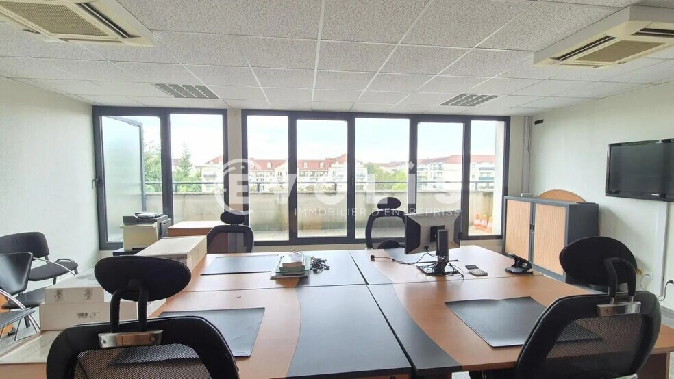 Bureau dans Bussy-Saint-Georges à vendre - Photo de l’immeuble – Image 3 sur 5