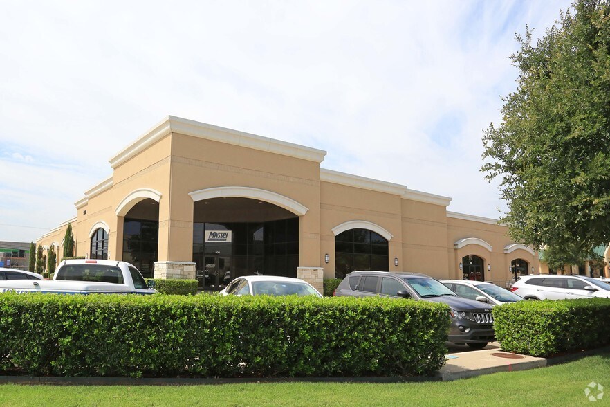961 Avenue N, Plano, TX à louer - Photo de l’immeuble – Image 1 sur 7