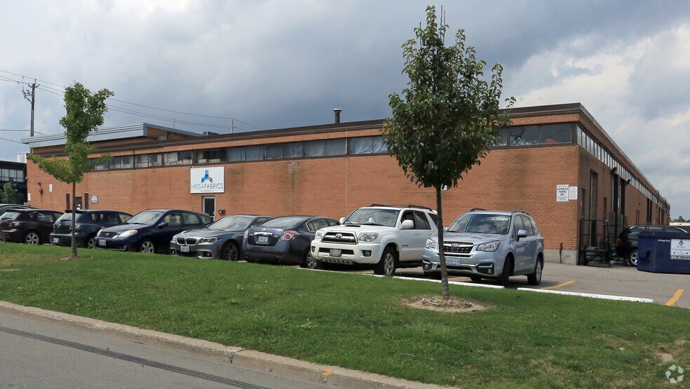 59-63 Alness St, Toronto, ON à louer - Photo de l’immeuble – Image 3 sur 14