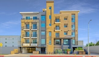 Plus de détails pour 13724 Victory Blvd, Van Nuys, CA - Logement à vendre
