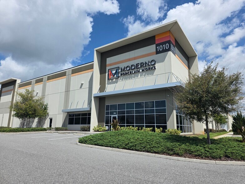 1010 Crews Commerce Dr, Orlando, FL à louer - Photo de l’immeuble – Image 2 sur 16