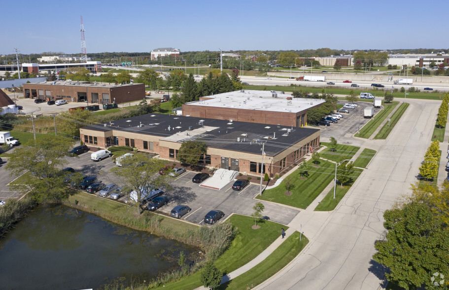 2200 N Stonington Ave, Hoffman Estates, IL à louer - Aérien – Image 2 sur 4