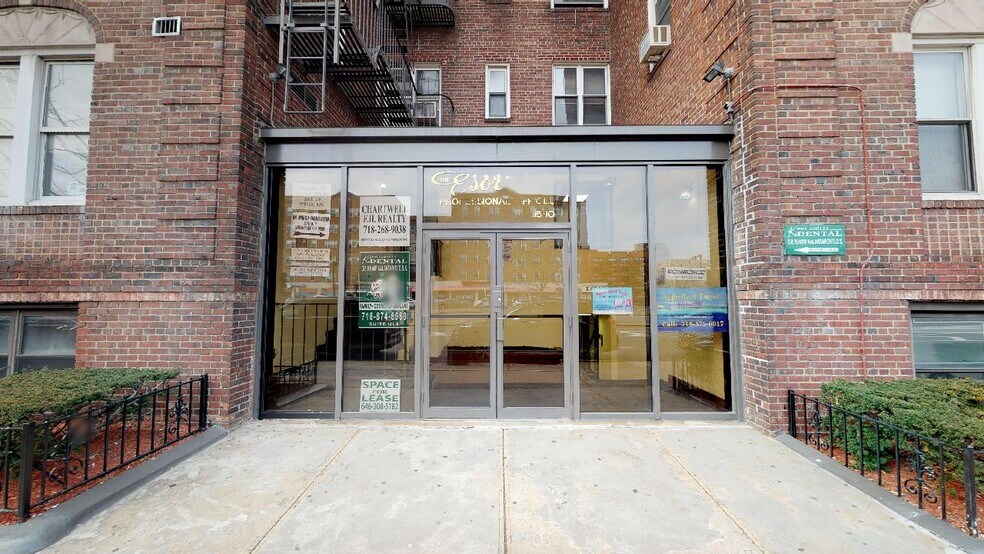 111-56 76th Dr, Forest Hills, NY à louer - Photo de l’immeuble – Image 1 sur 2