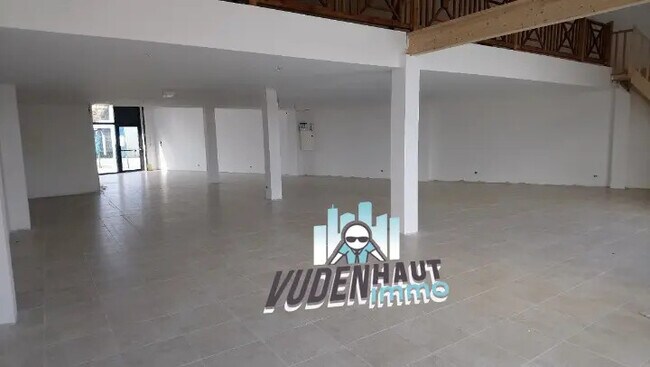 Plus de détails pour Local commercial à louer