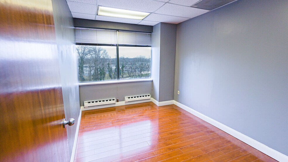 2 Lincoln Hwy, Edison, NJ à louer - Photo de l’immeuble – Image 3 sur 12