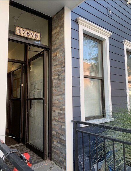176 N 8th St, Brooklyn, NY à vendre - Photo de l’immeuble – Image 3 sur 8