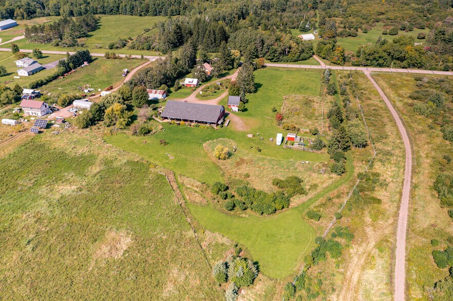 60445 E Summit Rd W, Ashland, WI à vendre - Photo de l’immeuble – Image 2 sur 64