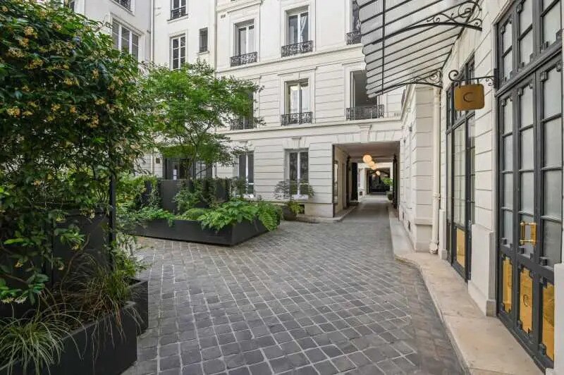 217 Rue Saint-Honoré, Paris à louer - Photo de l’immeuble – Image 3 sur 14