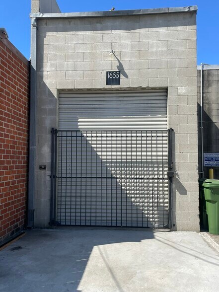 1653 Stanford St, Santa Monica, CA à louer - Photo de l’immeuble – Image 3 sur 14