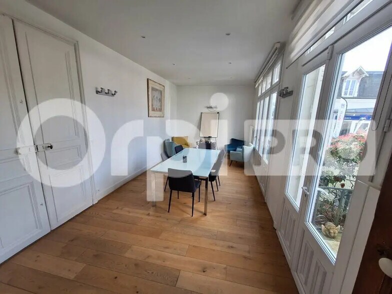 Bureau dans Compiègne à louer - Photo de l’immeuble – Image 3 sur 7