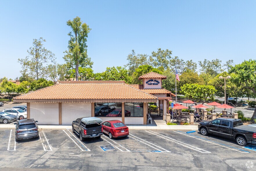 604 E Janss Rd, Thousand Oaks, CA à vendre - Photo de l’immeuble – Image 2 sur 4