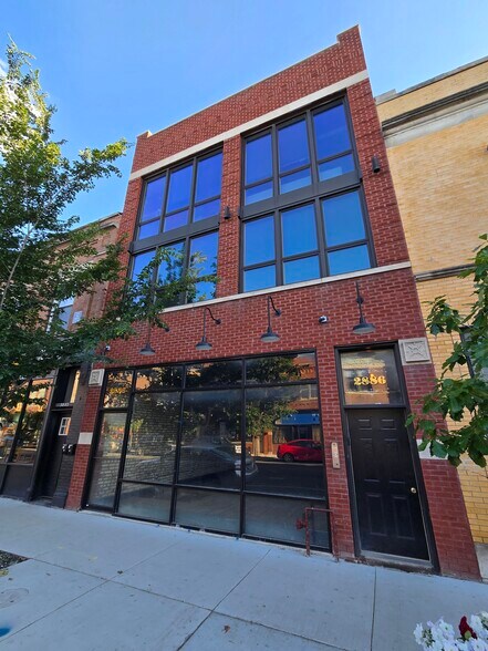 2886 N Milwaukee Ave, Chicago, IL à louer - Photo de l’immeuble – Image 1 sur 9
