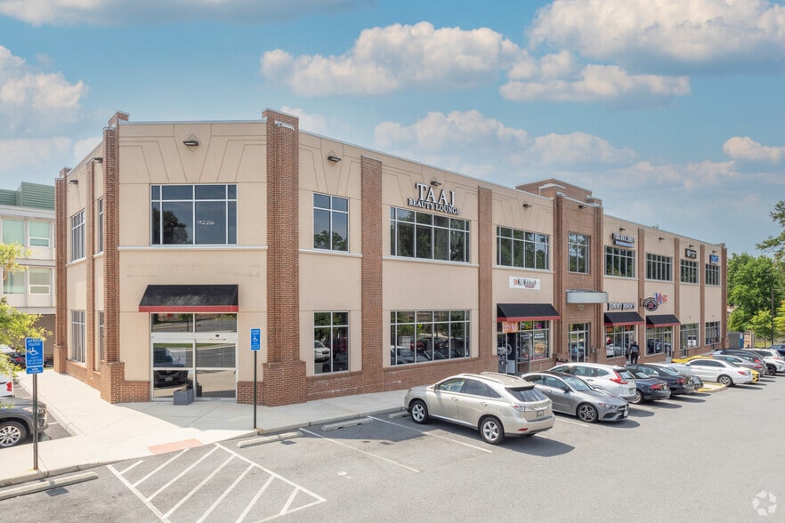 7121 Leesburg Pike, Falls Church, VA à vendre - Photo de l’immeuble – Image 1 sur 10
