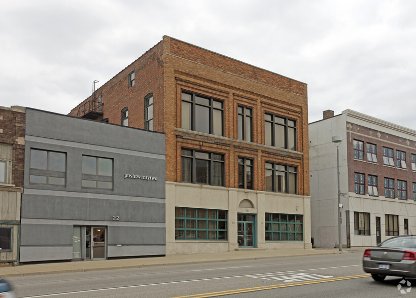16-20 W Huron St, Pontiac, MI à louer - Photo de l’immeuble – Image 1 sur 9